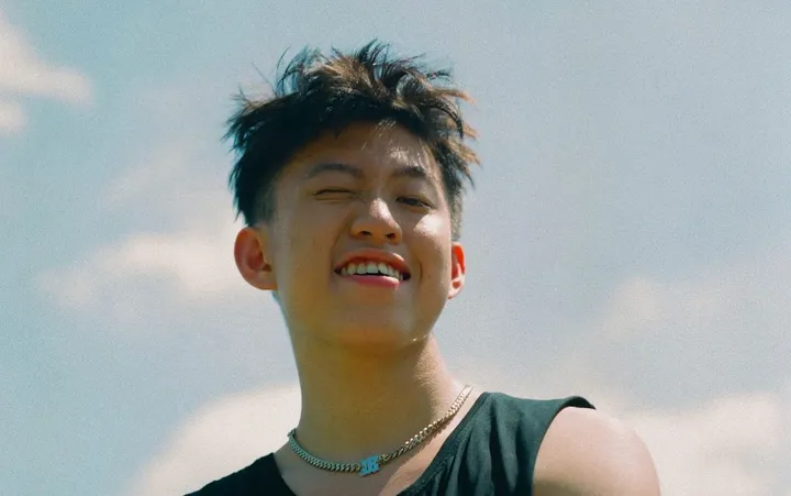 Rich Brian World Tour 2025 Jakarta 29 November: Momen Bersejarah yang Wajib Kamu Tahu! 4 Rich Brian World Tour 2025 Jakarta 29 November: Momen Bersejarah yang Wajib Kamu Tahu!