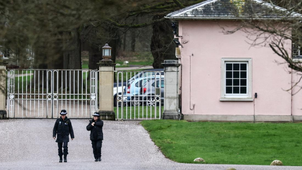 Pangeran Andrew Ditahan: William Kate Dukung