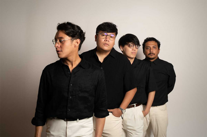 Wijaya 80 dan Sal Priadi Rilis Lagu Baru, Kisah Cinta Beda Agama yang Menyentuh 2 Wijaya 80 dan Sal Priadi Rilis Lagu Baru, Kisah Cinta Beda Agama yang Menyentuh