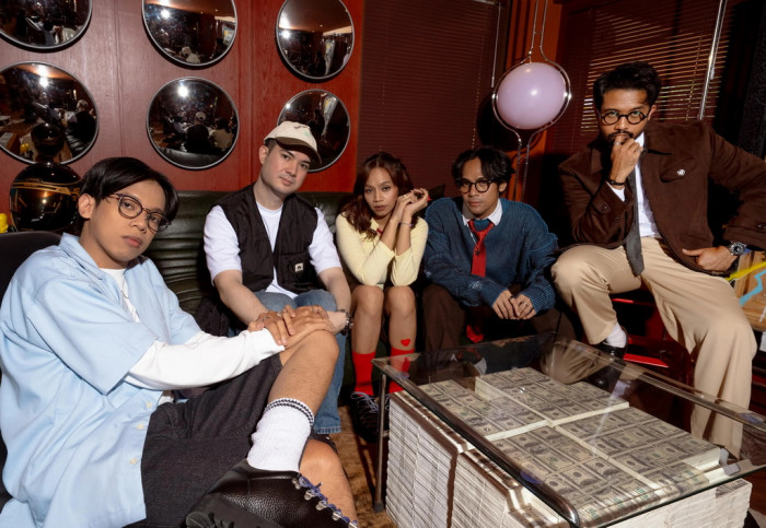 Harra Ungkap Wishlist Kolaborasi: Rizky Febian, Bernadya, hingga Candra Darusman 5 Harra Ungkap Wishlist Kolaborasi: Rizky Febian, Bernadya, hingga Candra Darusman